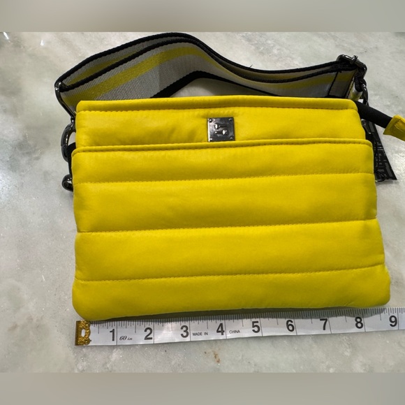 NWT Woman's Handbags THINK ROYLN Bum Bag Crossbody Neon Yellow - Picture 5 of 6